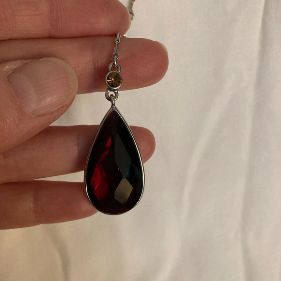 Lia Sophia, Red Cut Teardrop Stone, with other smaller stones - Picture 4 of 11
